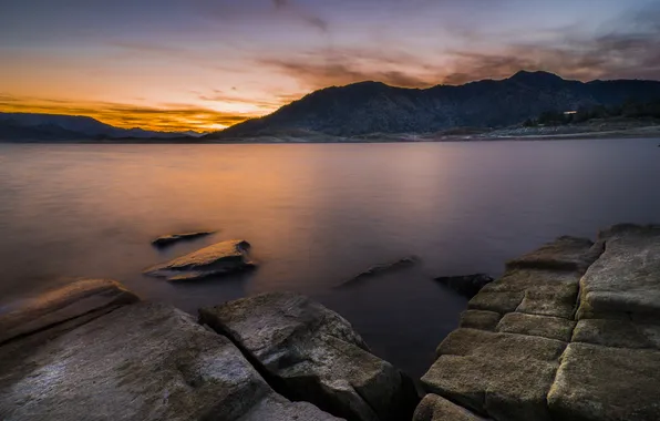 Картинка пейзаж, горы, озеро, камни, рассвет, Lake Isabella