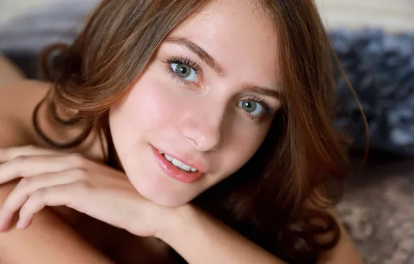 Brunette, Bed, Girls, Pose, Met-Art, Stare, Dakota, Gaze