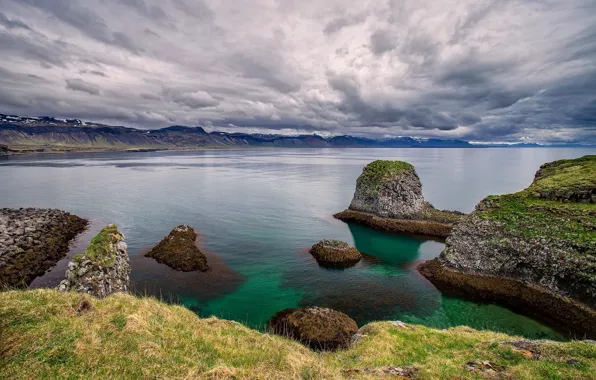 Картинка небо, трава, облака, природа, озеро, камни, исландия, snaefellsnes