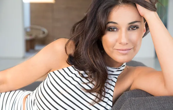 Взгляд, поза, актриса, hair, Emmanuelle Chriqui, Эммануэль Шрики