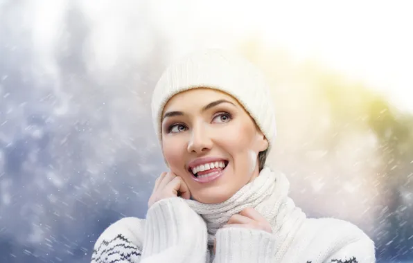 Картинка девушка, снег, радость, смех, шапочка, свитер, кареглазая