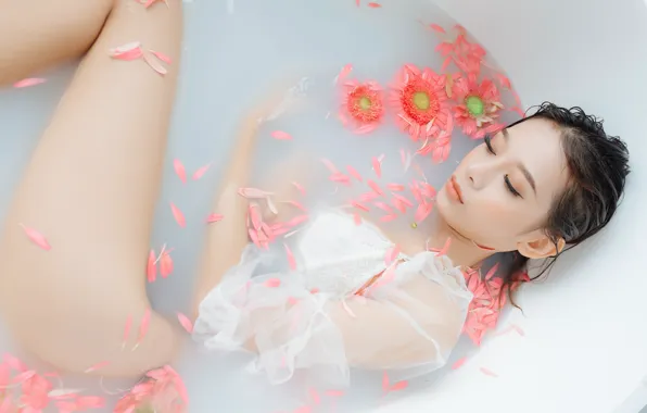 Белый, вода, девушка, цветы, лицо, поза, ресницы, фон