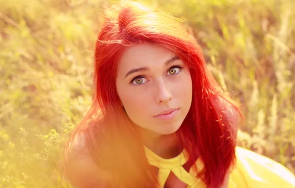 Картинка поле, взгляд, девушка, платье, смотрит, жёлтое, красные волосы