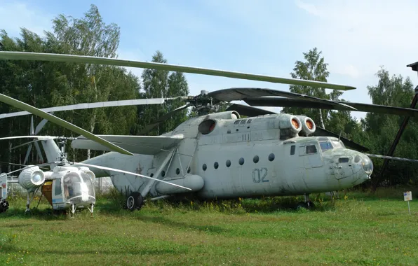 Картинка Ми-6, первый в мире вертолет серийного производства, в Москве на Ходынском поле в музее авиации, …