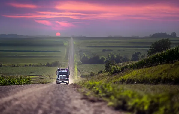 Картинка дорога, солнце, закат, грузовик