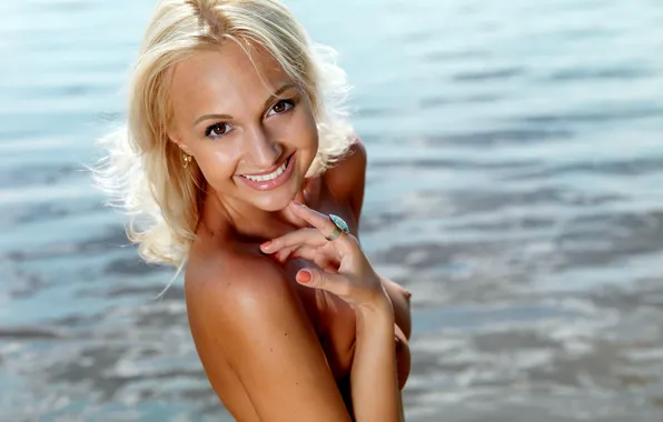 Глаза, вода, лицо, улыбка, блики, вверх, кольцо, блондинка