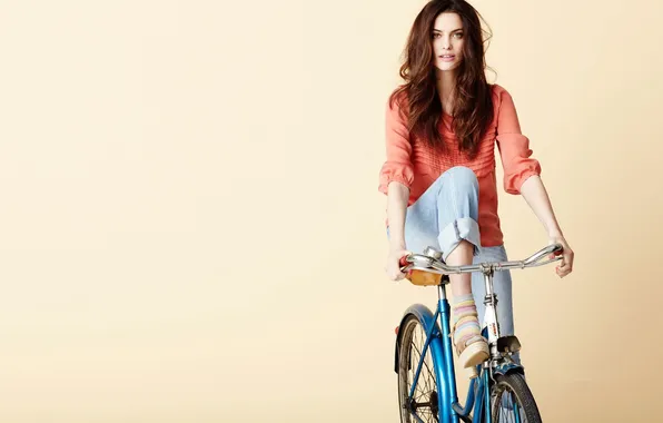Картинка взгляд, велосипед, фон, модель, Alejandra Alonso, волосф