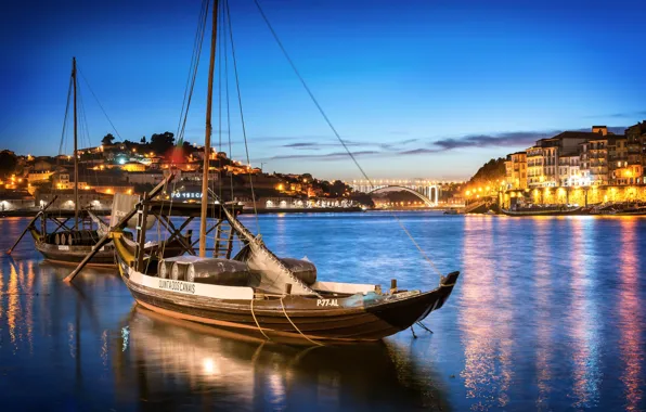 Картинка город, река, лодки, вечер, освещение, Португалия, гавань, Порту