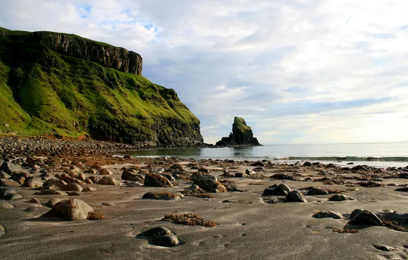 Картинка море, зелень, камни, берег, холм, шотландия