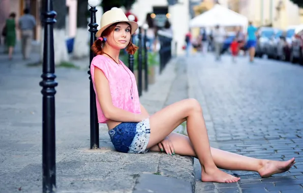 Картинка girl, shorts, legs, hat, street, sweetheart