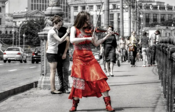 Картинка город, музыка, улица, женщина, скрипка