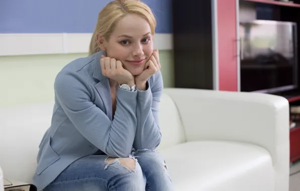 Картинка взгляд, поза, диван, часы, блондинка, hair, Зоя Бербер, Актис