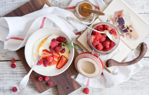 Еда, Завтрак с ягодами, медом и творогом
