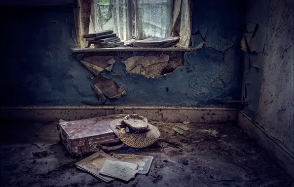Картинка комната, шляпа, чемодан, Abandoned
