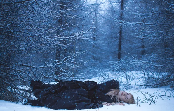 Картинка зима, лес, девушка, снег, отдых
