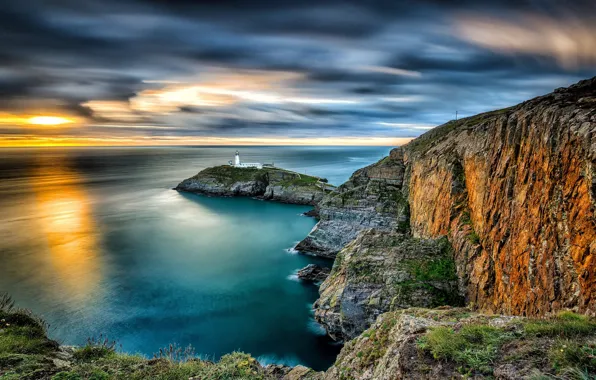 Картинка море, закат, скалы, маяк, остров, Англия, England, Уэльс