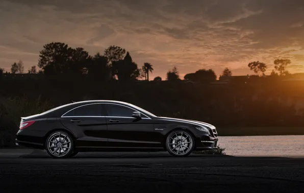 Картинка закат, чёрный, берег, Mercedes-Benz, black, мерседес бенц, CLS-Klasse, C218