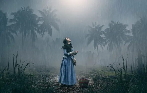 Девушка, пальмы, дождь