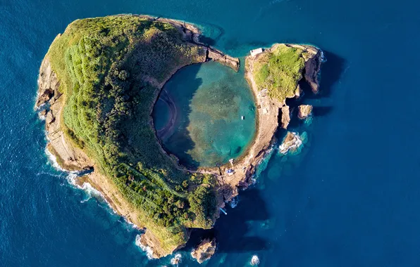 Картинка Португалия, Portugal, Азорские острова, Azores, необитаемый остров, вид с высоты птичьего полета, Вила-Франка, Vila Franca