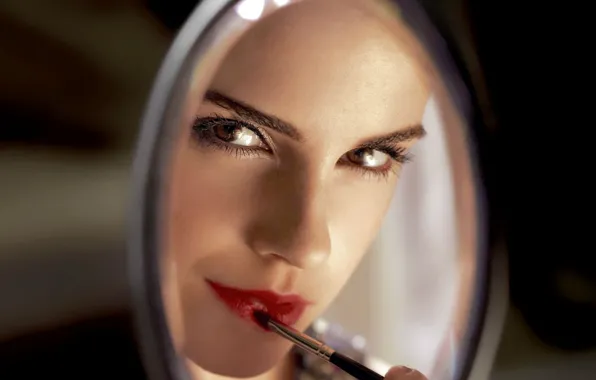 Картинка взгляд, макияж, актриса, зеркало, помада, губы, Эмма Уотсон, Emma Watson