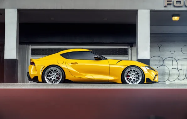 Жёлтый, спорткар, вид сбоку, Toyota Supra, 2020 Toyota GR Supra