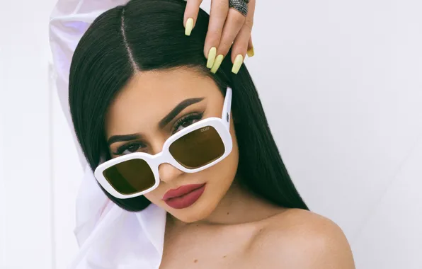 Взгляд, поза, макияж, реклама, очки, прическа, Kylie Jenner, Кайли Дженнер