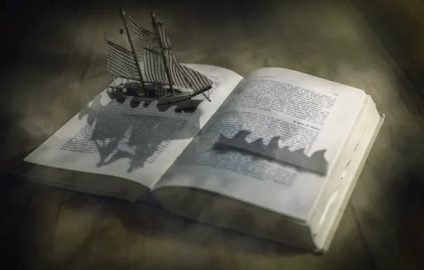 Фон, корабль, книга