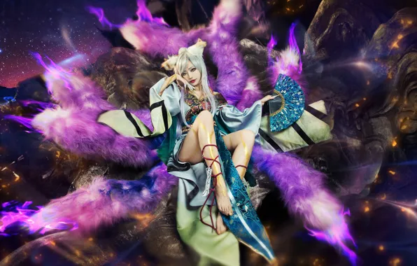 Картинка поза, ноги, веер, костюм, наряд, мех, образ, азиатка