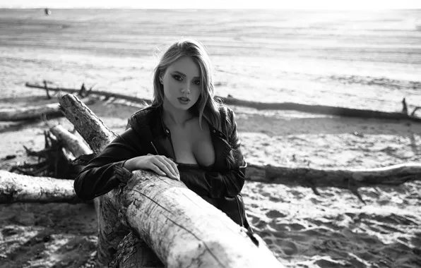 Картинка beach, beautiful, monochrome, model, women, blonde, black jacket, leather jacket