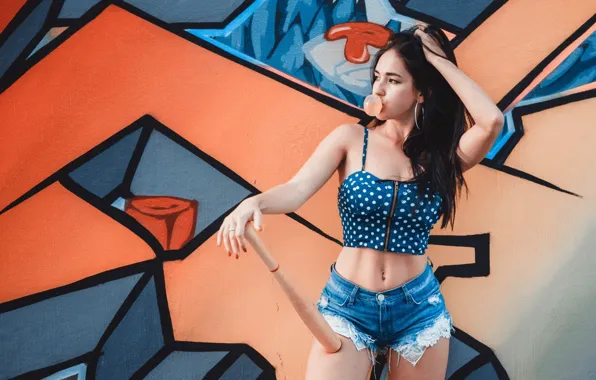 Картинка girl, graffiti, shorts, model, women, brunette, urban, hips