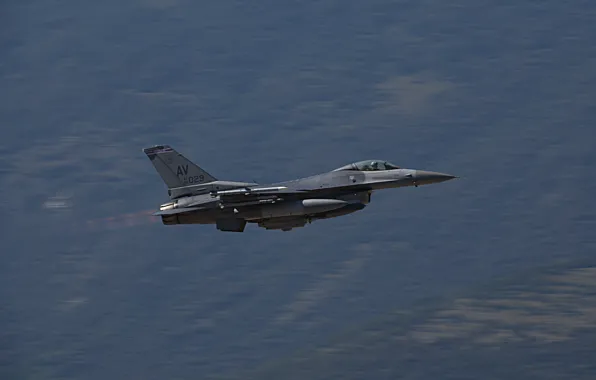 ВВС США, General Dynamics F-16 Fighting Falcon, истребитель четвёртого поколения, американский многофункциональный лёгкий