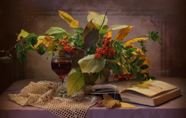 Листья, ветки, ягоды, бокал, книга, напиток, натюрморт, столик