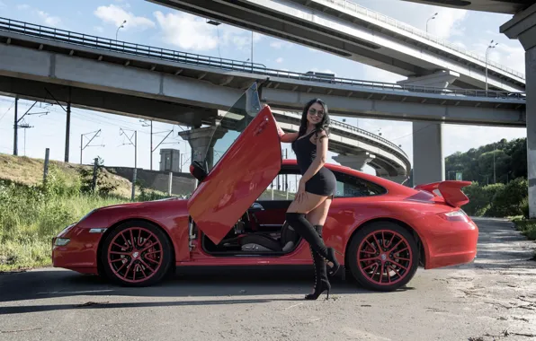 Взгляд, улыбка, Porsche, Эротика, красный авто, красивая брюнетка