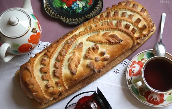 Чай, тесто, мясной пирог, кулебяка