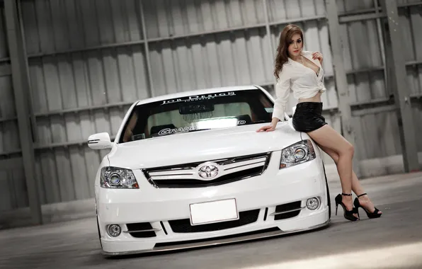 Картинка взгляд, девушка, Девушки, Toyota, белый авто