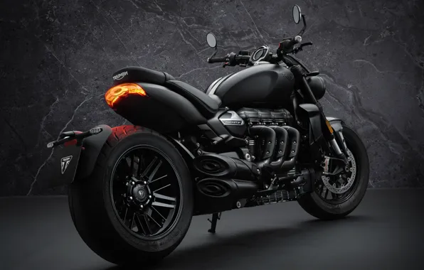 Triumph Rocket 3, ДИЗАЙН, ЧЁРНЫЙ, ДВИГАТЕЛЬ, ГЛУШИТЕЛИ