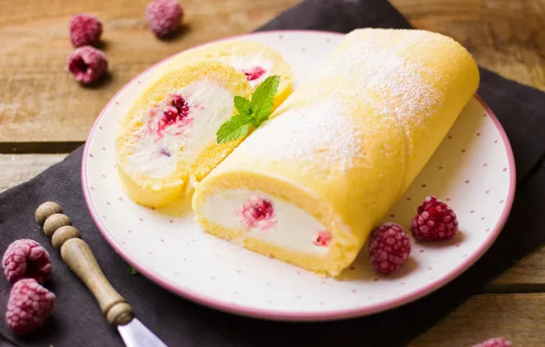 Малина, крем, десерт, рулет