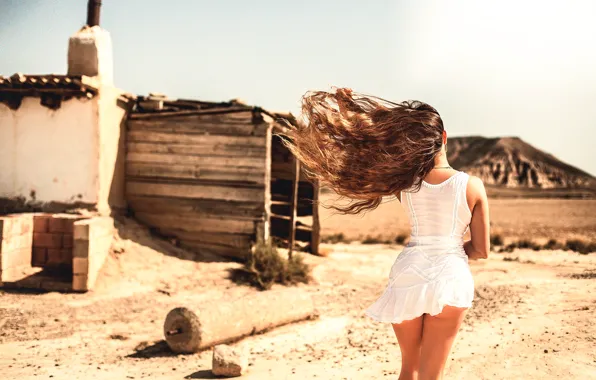 Картинка девушка, ветер, волосы, ножки, Laurent KC, Bardenas Desert