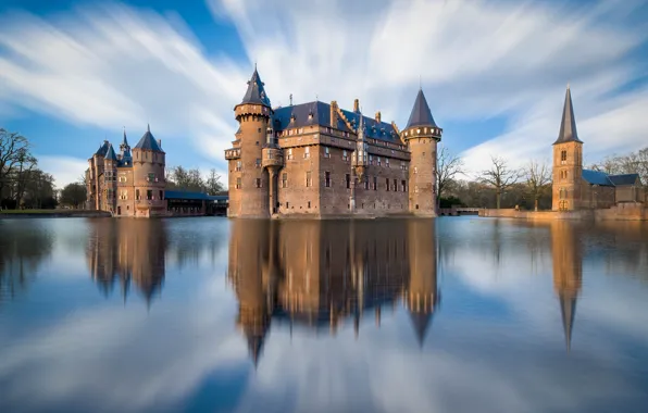 Картинка небо, облака, город, отражение, река, замок, Нидерланды, Де Хаар