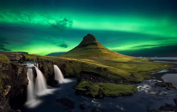 Ночь, северное сияние, водопады, Исландия