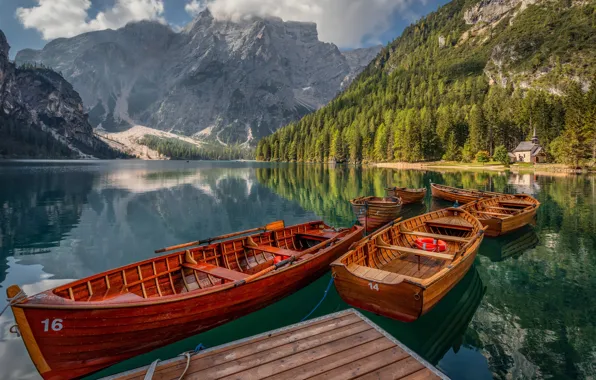 Картинка горы, озеро, лодки, Италия, Italy, Доломитовые Альпы, Южный Тироль, South Tyrol