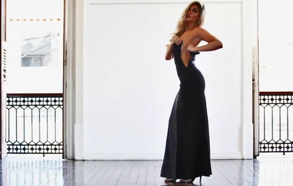 Картинка dress, photo, look, blonde, shoes, pose, balcony, Aline Gotschalg