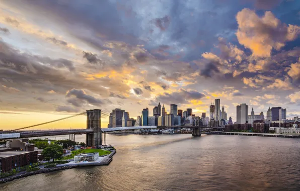 Картинка облака, мост, здания, Нью-Йорк, Бруклинский мост, Манхэттен, набережная, небоскрёбы