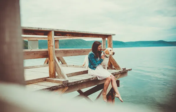 Картинка девушка, озеро, пристань, собака, Байкал