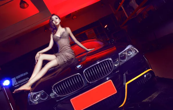 Взгляд, Девушки, BMW, азиатка, красивая девушка, черный авто, сидит на капоте