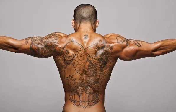 Темнеют ли татуировки при загаре?