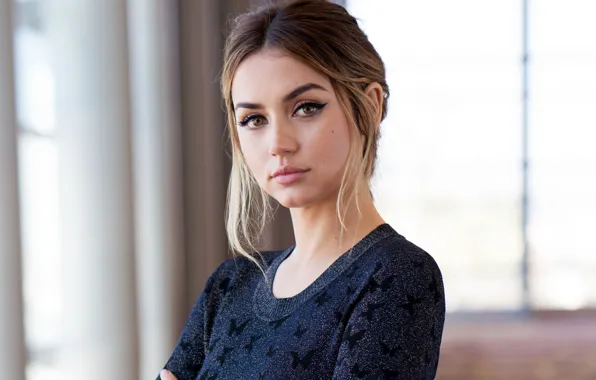 Картинка взгляд, девушка, фото, кофта, Ana de Armas