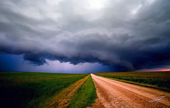 Картинка дорога, небо, тучи, шторм, поля, Канада, Альберта, грунтовка