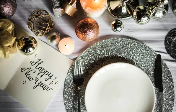 Надпись, новый год, свеча, блестки, тарелка, нож, вилка