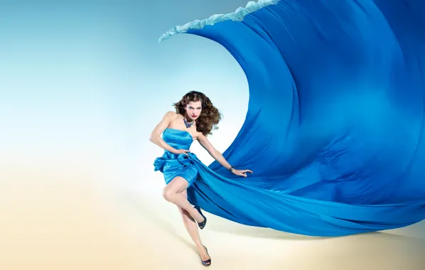 Картинка девушка, туфли, Milla Jovovich, синее платье, красные губы, мила йовович, платье волна